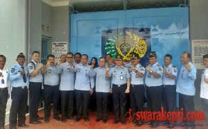 Dirjen Imigrasi Berfoto Bersama di Rutan Barelang