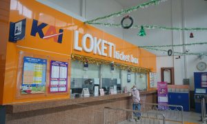 Loket penjualan tiket di stasiun