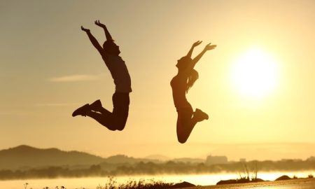 Ilustrasi Bahagia (Sumber : VRITIMES.com)