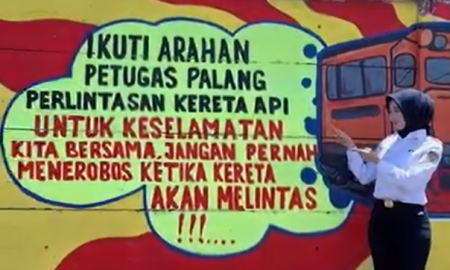 KAI Divre IV Tanjung Karang Gencarkan Sosialisasi Keselamatan Perlintasan lewat Mural Edukatif (Sumber: VRITIMES.com)