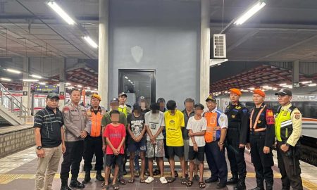 KAI Daop 1 Jakarta Berhasil Tangkap Pelaku Pelemparan KA Gunungjati dan KA Manahan di Kelurahan Bekasi Jaya, Kecamatan Bekasi Timur, Kota Bekasi (Sumber: VRITIMES.com)