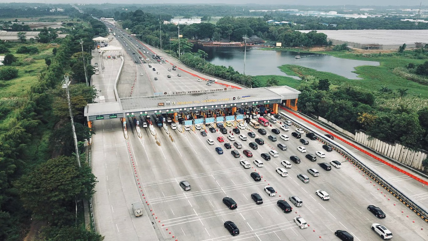 Tembus 523 Ribu Kendaraan Melintas di Gerbang Tol Cikampek Utama. Sumber : Vritimes.com