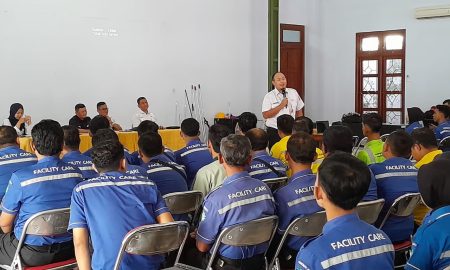 Tingkatkan Standar Pelayanan Kebersihan saat Angleb, KAI Services Gelar Pembinaan Petugas Cleaning di Regional Yogyakarta. Sumber : Vritimes.com