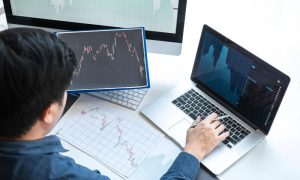 Pentingnya Regulasi dalam Melindungi Investor di Industri Keuangan. (Sumber : VRITIMES.com)