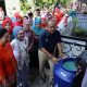 Sambut Hari Kartini, PAM JAYA dan TP PKK Bagi Toren Air Gratis kepada Para Ibu Pejuang Keluarga. (Sumber : VRITIMES.com)