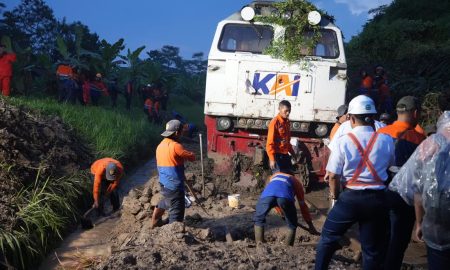 Seluruh Penumpang dan Crew KA Ciremai Dipastikan Selamat Pasca Longsoran di Petak Maswati – Sasaksaat, KAI Daop 2 Bandung Sampaikan Permohonan Maaf ke Seluruh Pelanggan Terdampak. (Sumber : VRITIMES.com)