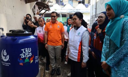 Setelah Wilayah Jakarta Barat, PAM JAYA dan TP PKK DKI Jakarta Bagi Toren Air Gratis kepada Masyarakat Jakarta Utara. (Sumber : VRITIMES.com)