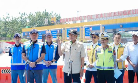 Tinjau GT Kalikangkung, Menteri Pekerjaan Umum dan Dirut Jasa Marga Pastikan Kesiapan Infrastruktur Jalan Tol Periode Arus Balik Idulfitri 1447H 2026 Dalam Kondisi Baik. (Sumber : VRITIMES.com)