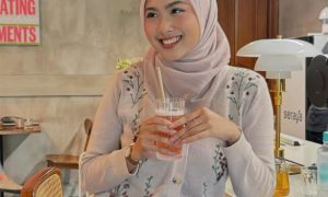 Dari Kuliah Sampai Sukses Jadi Influencer, Afina Syifa Ungkap Alasan Masih Setia Pakai Hijab Paris napocut. (Sumber : VRITIMES.com)