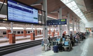 KAI Daop 2 Bandung Himbau Pelanggan Datang Lebih Awal ke Stasiun, Antisipasi Kepadatan Arus Lalu Lintas Saat Kirab Budaya Milangkala Tatar Sunda 2026. (Sumber : VRITIMES.com)