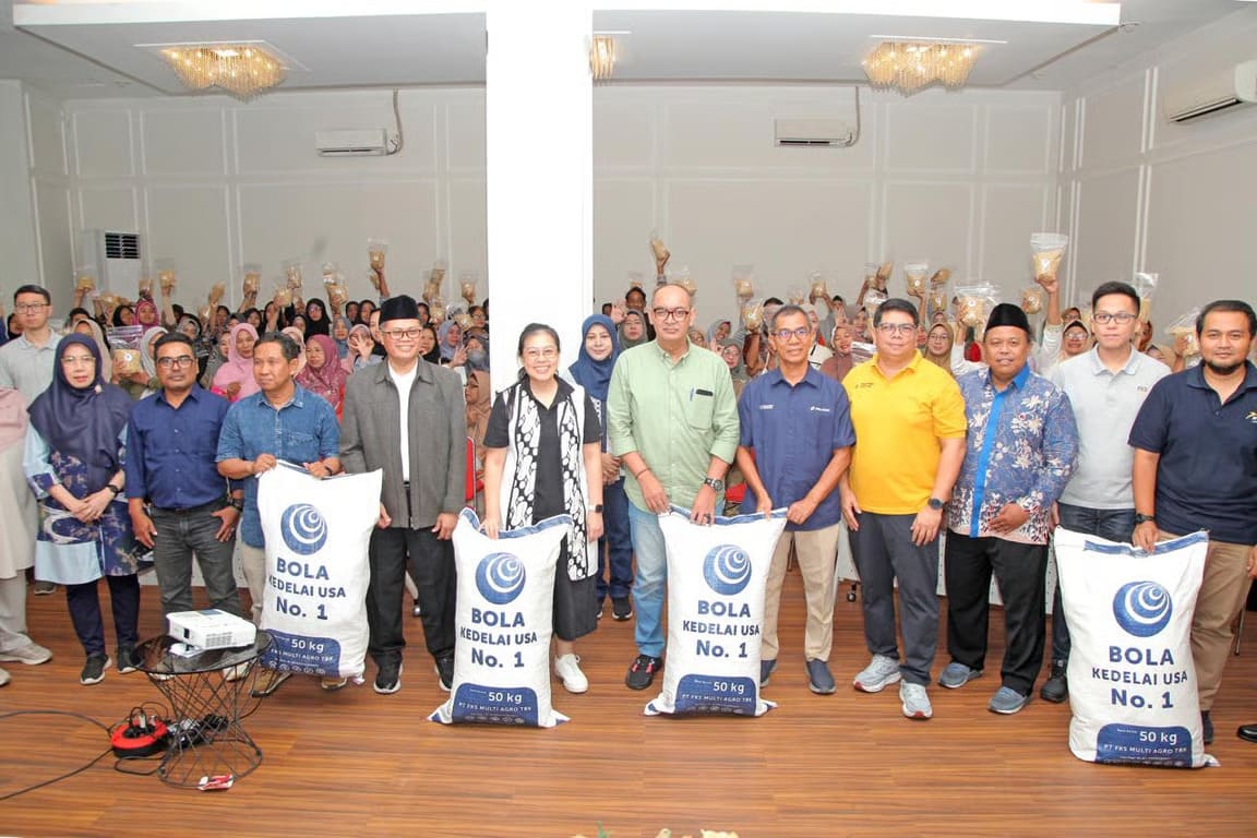 Kolaborasi FKS Group dan PT Pelindo Multi Terminal dalam Mendorong UMKM Surabaya Naik Kelas Lewat Inovasi Pangan Kedelai yang Berkelanjutan. sumber : vritimes.com