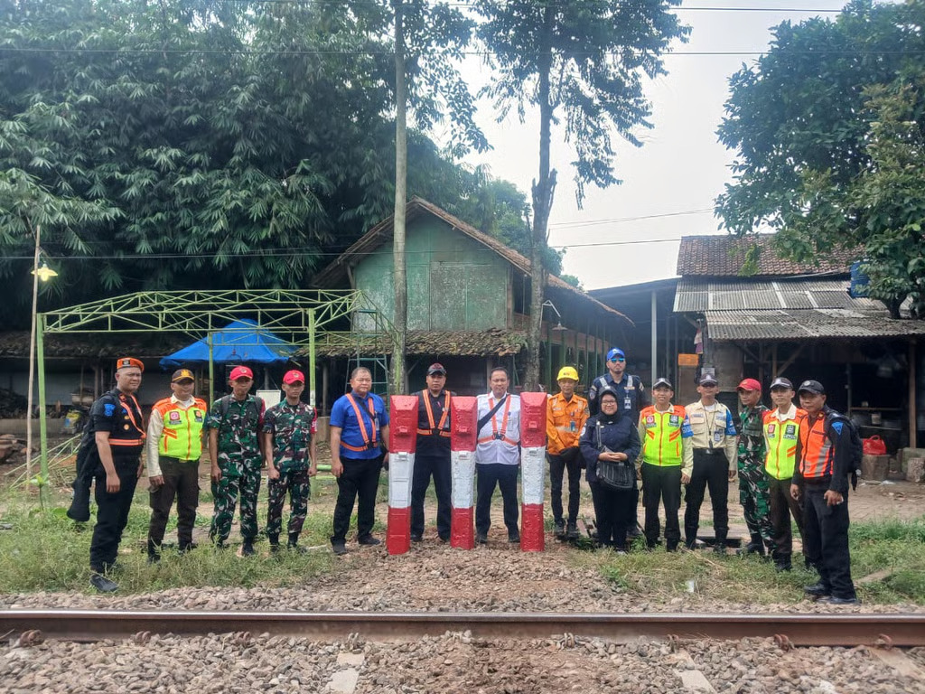 KAI Daop 1 Jakarta Tutup Perlintasan Sebidang Liar di Tangerang, Perkuat Upaya Peningkatan Keselamatan Perjalanan Kereta Api. (Sumber : VRITIMES.com)