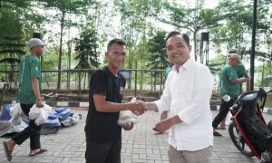 Momen Iduladha, LRT Jabodebek Distribusikan Daging Kurban kepada Warga & Yayasan Sekitar Operasional. (Sumber : VRITIMES.com)