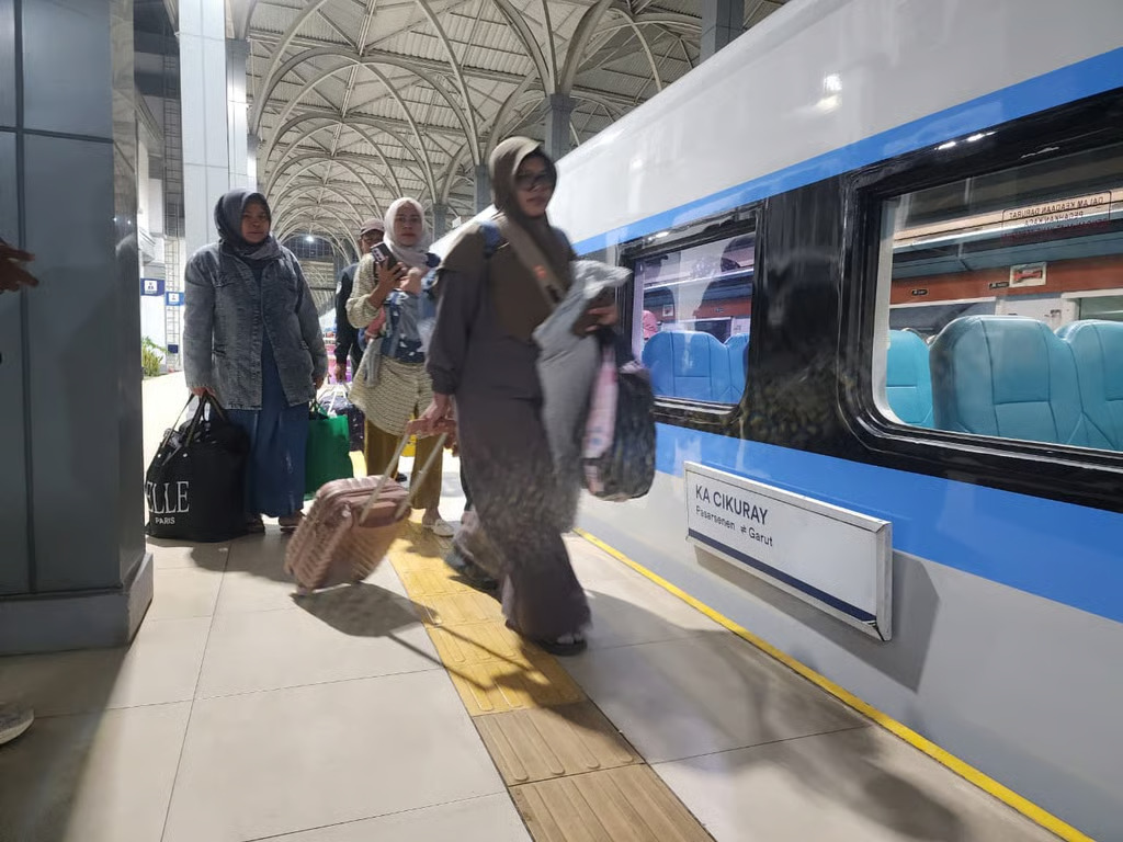 KA Cikuray Jadi Kereta Favorit Pengguna Jasa dari Daop 2 Bandung Sedangkan Gambir dan Yogyakarta Masih Menjadi Tujuan Utama Selama Januari - Juni 2026. sumber : vritimes.com