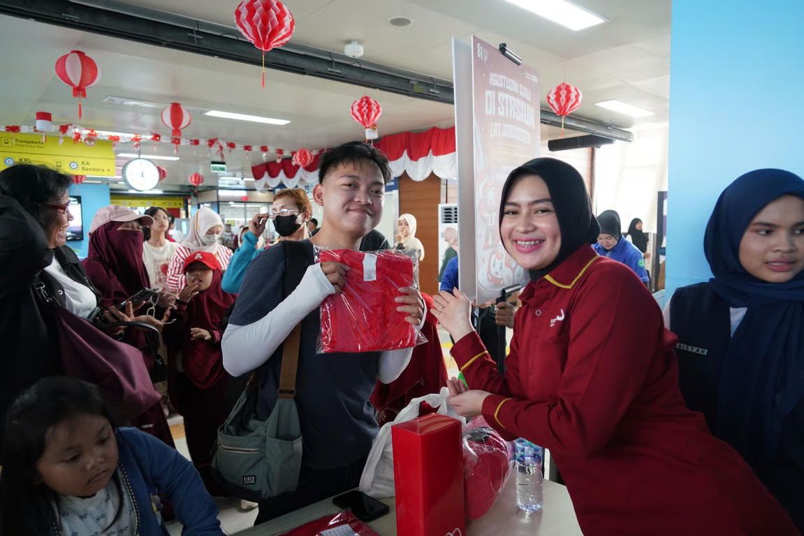 HUT ke-81 RI Makin Semarak, LRT Jabodebek Meriahkan bersama Pengguna. SUMBER : VRITIMES.COM