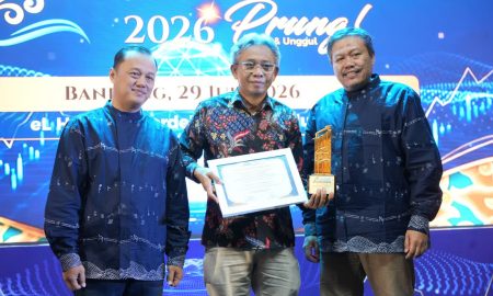 Humas KAI Daop 2 Bandung Raih Penghargaan Narasumber Korporasi Terbaik pada IWEB Awards 2026, Bukti Komitmen Hadirkan Informasi Cepat, Akurat, dan Terpercaya. SUMBER : VRITIMES.COM