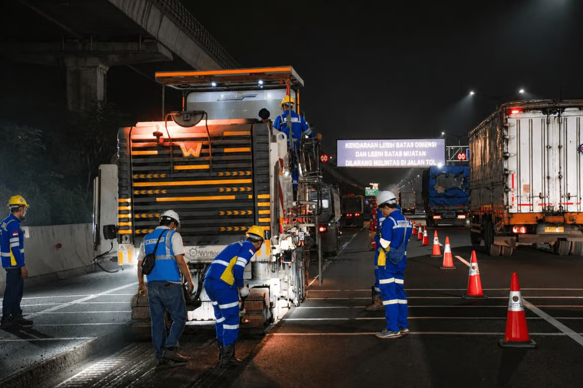 Pekerjaan Preservasi Jalan Tol Terus Dilakukan, Jasa Marga Berkomitmen Untuk Pastikan Keamanan dan Keselamatan Perjalanan. SUMBER : VRITIMES.COM