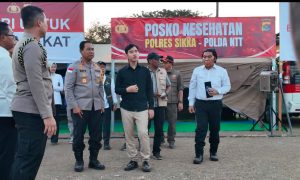 Polda NTT Dampingi Wapres Gibran dari Sekolah hingga Tenda Pengungsian, Pastikan Korban Gempa Terlayani. SUMBER : vritimes.com