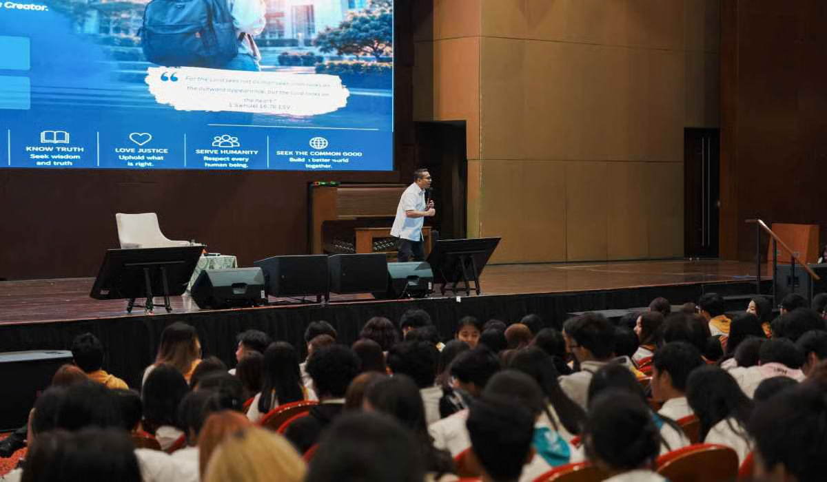Memimpin Dimulai dari Mengenal Diri KEYSTONE 2026 Bekali Mahasiswa Baru UPH Menjadi Pemimpin Masa Depan yang Berdampak. SUMBER : VRITIMES.COM