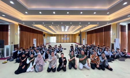 Telkom AI Center Malang Dukung Internal Thursina International Islamic Boarding School Eksplorasi Generative AI melalui AI for Everyone Batch 28. sumber : vritimes.com