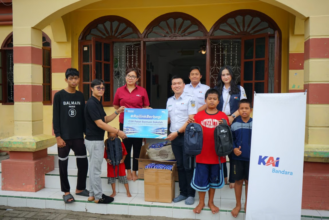 KAI Bandara Salurkan Bantuan Pendidikan untuk Anak-anak Panti Asuhan Al Washliyah Lubuk Pakam. SUMBER : VRITIMES.COM